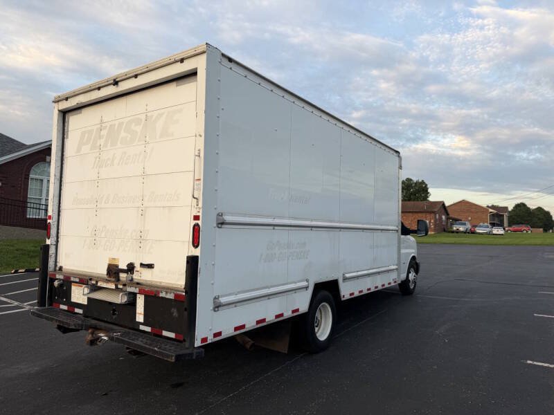 Used 2018 GMC Savana 3500 Extended w/ Driver Convenience Package RWD image 4