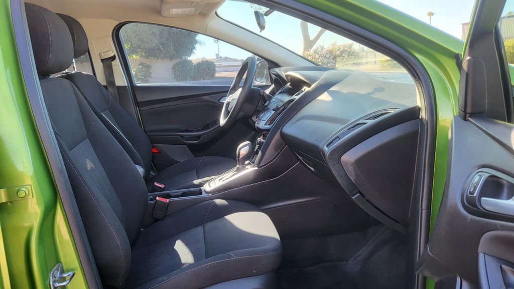 Used 2018 Ford Focus SE w/ SE Appearance Package image 17