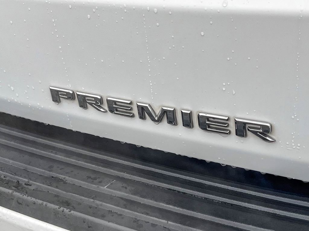 Used 2023 Chevrolet Suburban Premier image 9