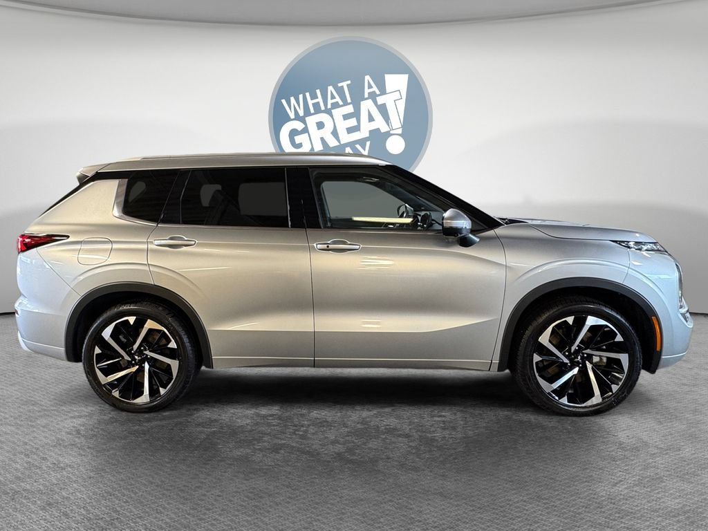 Used 2022 Mitsubishi Outlander SEL AWD/4WD image 2