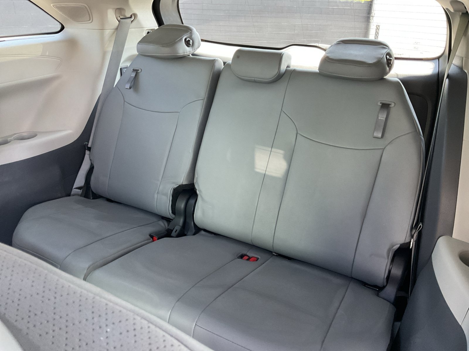 Used 2024 Toyota Sienna Limited FWD image 28