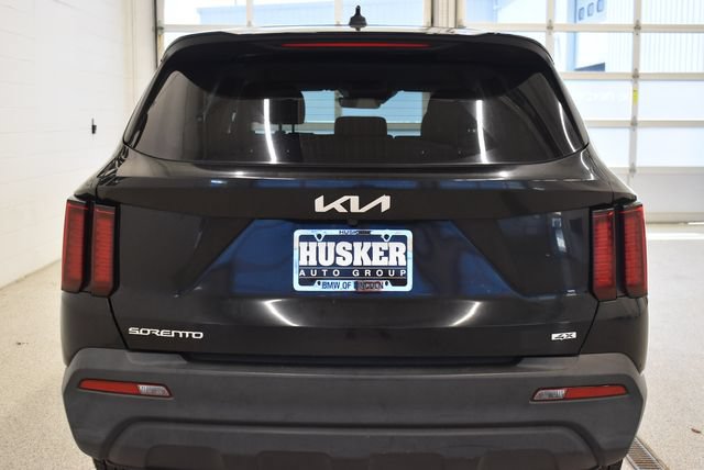 Used 2023 Kia Sorento LX AWD/4WD image 11