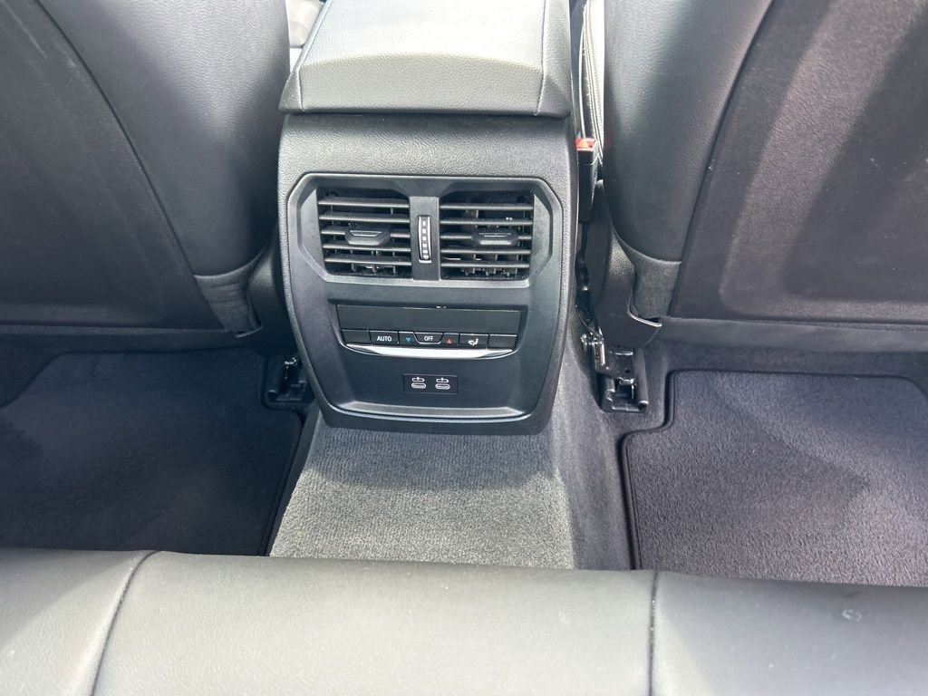 Used 2025 BMW 330i xDrive Sedan w/ Convenience Package image 27