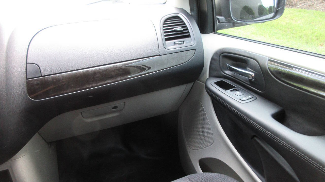 Used 2014 RAM C/V Tradesman FWD image 32