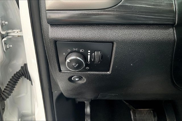 Used 2019 Jeep Grand Cherokee Laredo w/ Laredo X Package AWD/4WD image 15