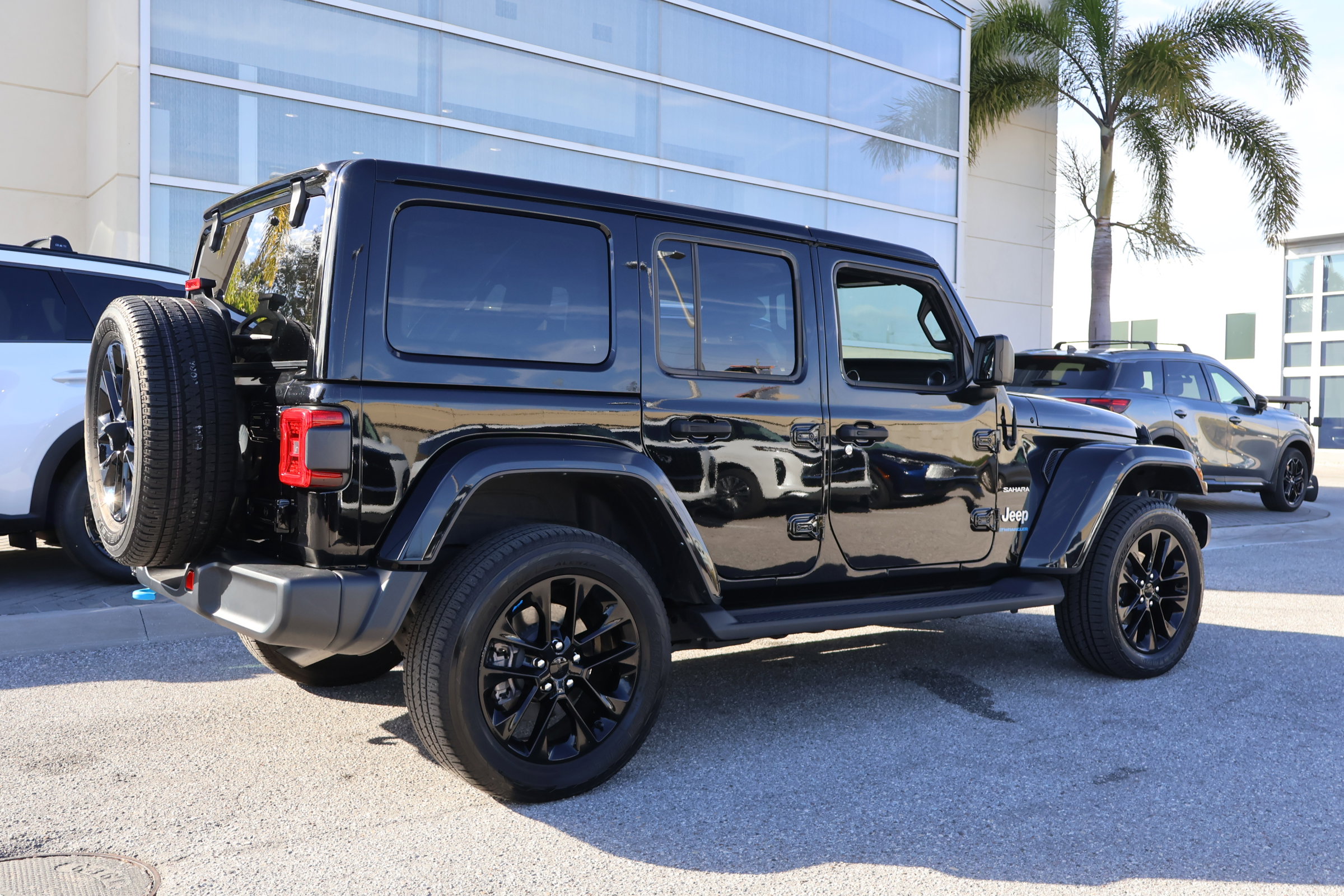 Used 2023 Jeep Wrangler Sahara w/ Cold Weather Group image 10