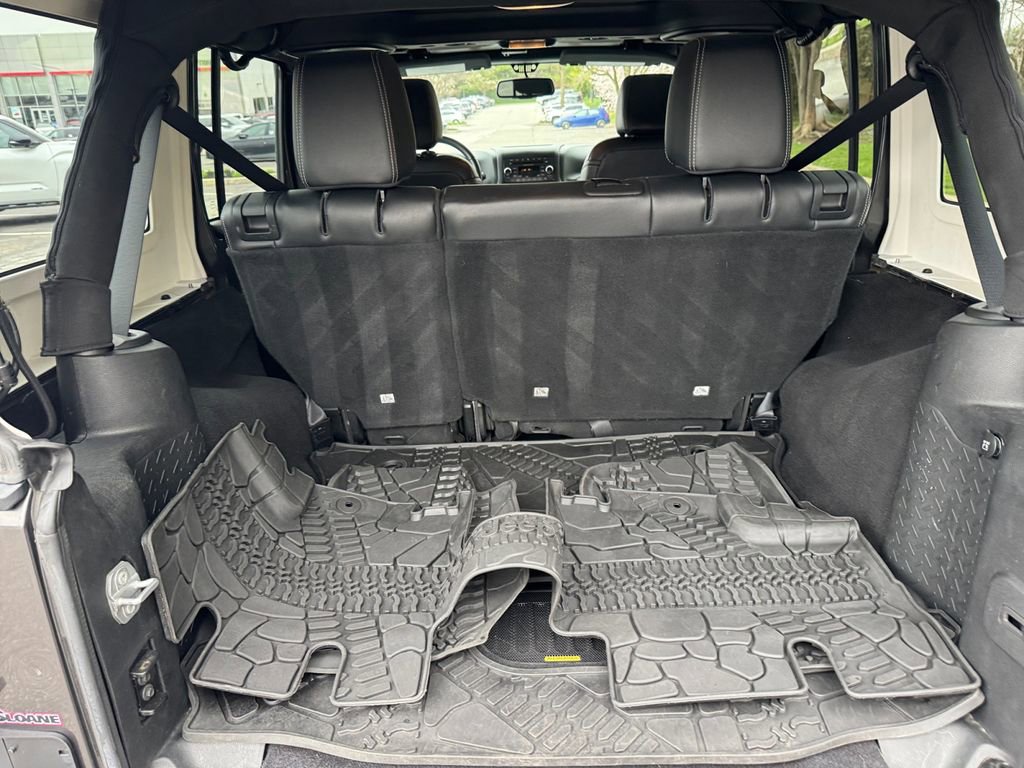 Used 2017 Jeep Wrangler Unlimited Rubicon image 16