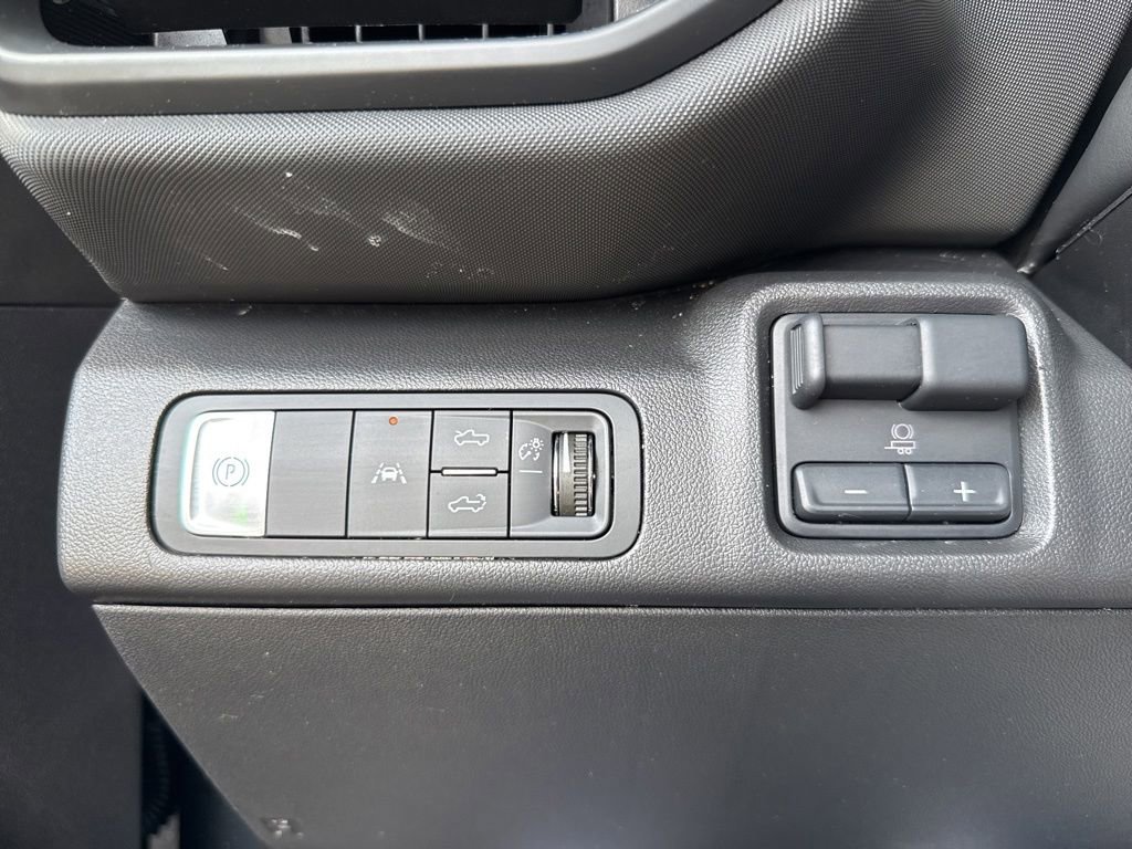 Used 2025 Chevrolet Silverado EV LT AWD/4WD image 76
