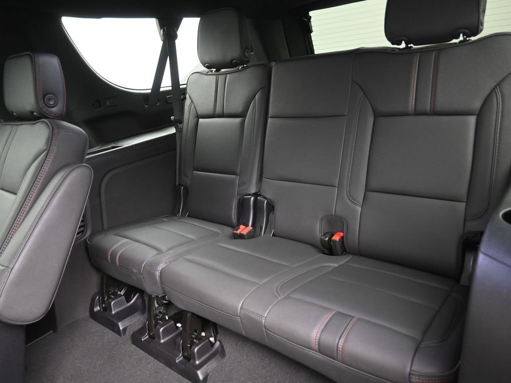 Used 2026 Chevrolet Suburban RST w/ Comfort Package image 12