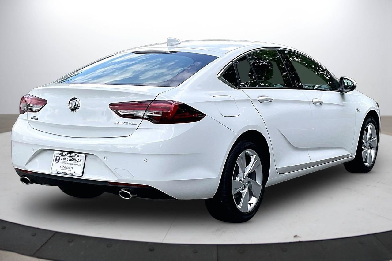 Used 2019 Buick Regal Preferred w/ Sights and Sounds Package image 9