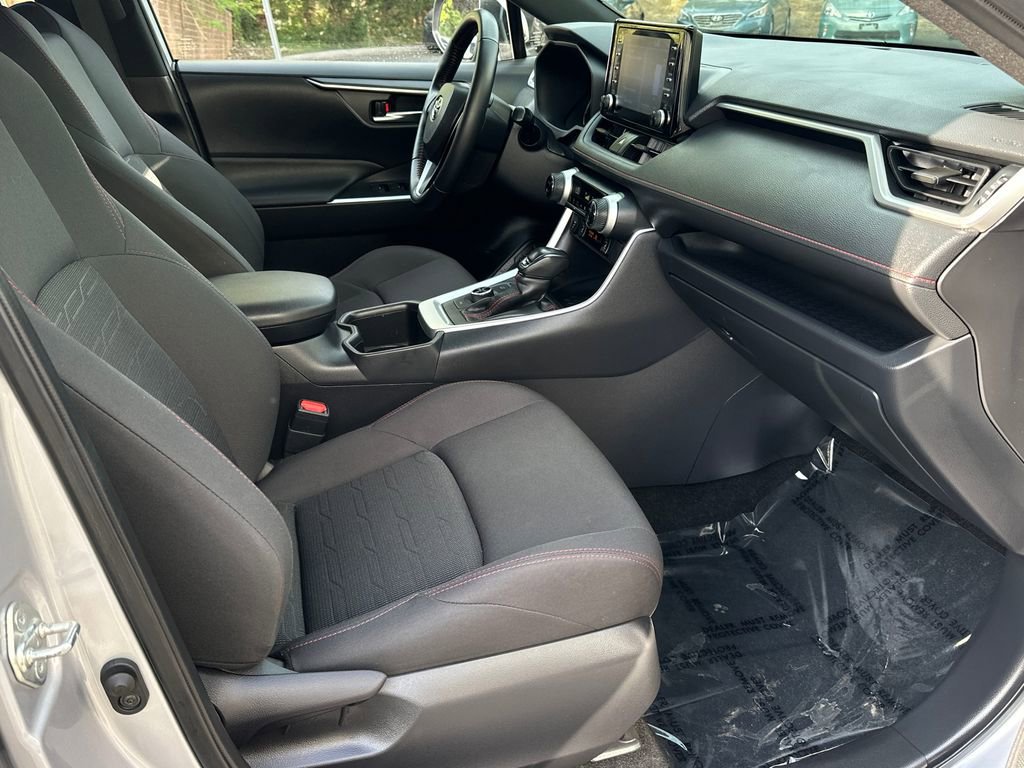 Used 2022 Toyota RAV4 SE w/ Weather & Moonroof Package image 12