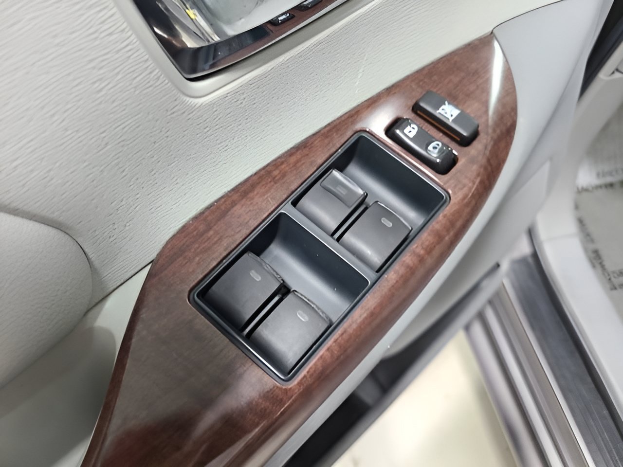 Used 2014 Toyota Sienna XLE w/ Entertainment Package FWD image 24