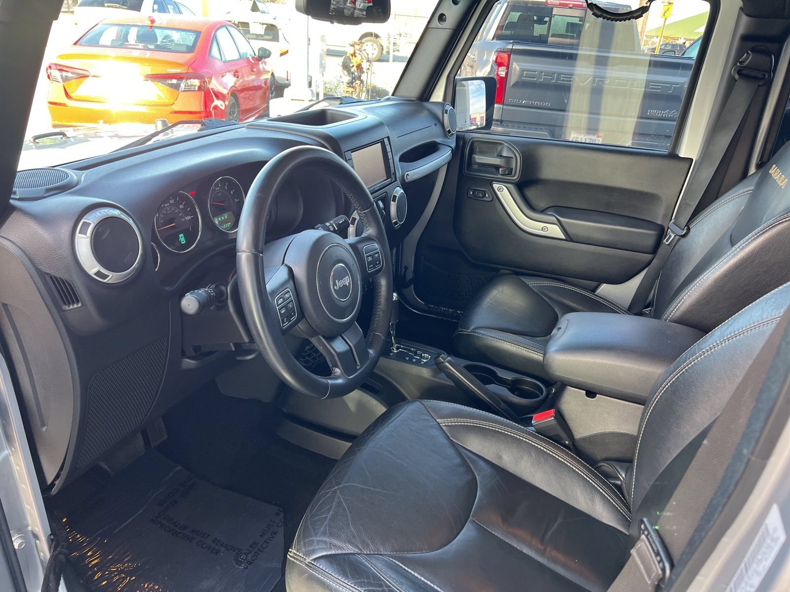 Used 2015 Jeep Wrangler Unlimited Sahara w/ Connectivity Group AWD/4WD image 14