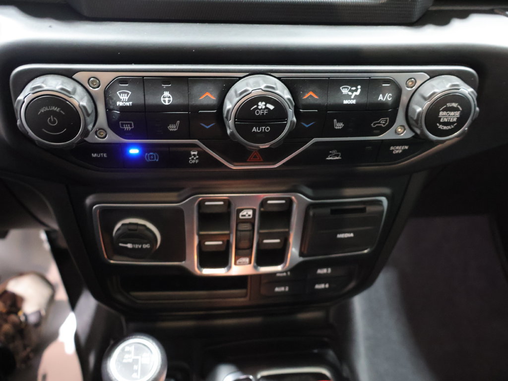 Used 2023 Jeep Wrangler Unlimited w/ Cold Weather Group AWD/4WD image 28
