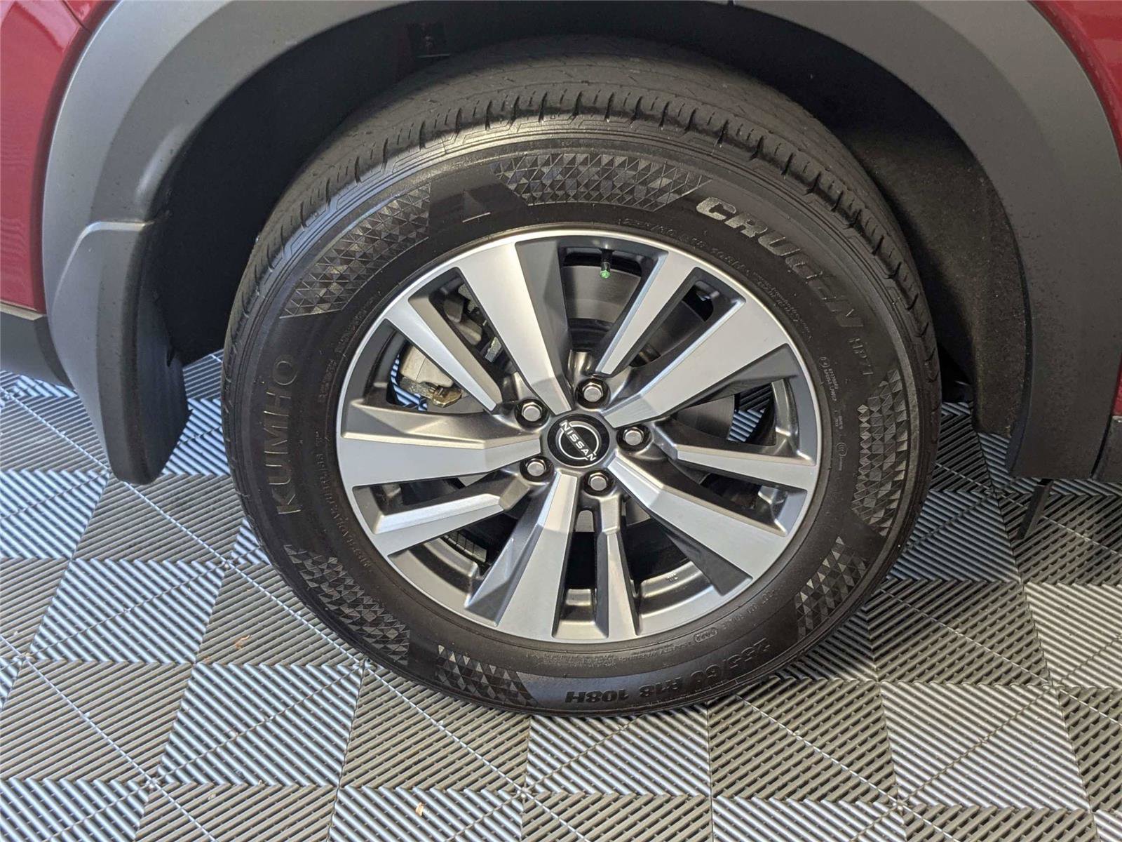 Used 2023 Nissan Pathfinder SL w/ Lighting Package (N92) image 9