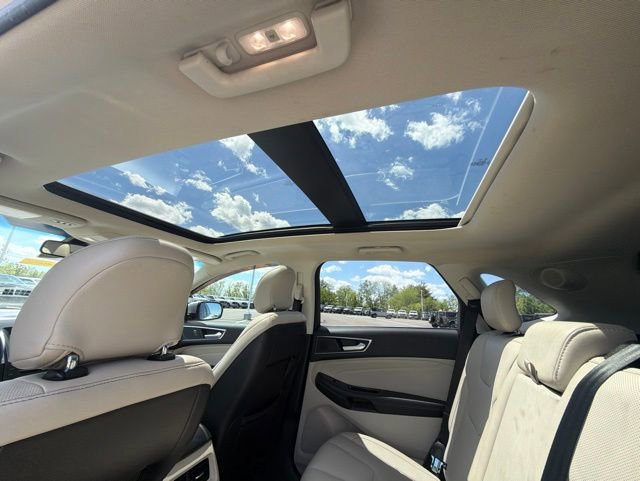 Used 2018 Ford Edge Titanium w/ Equipment Group 302A AWD/4WD image 21