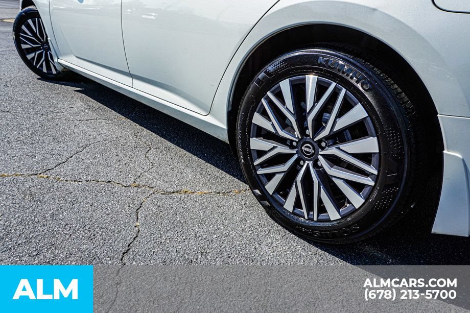 Used 2025 Nissan Altima 2.5 SV FWD image 15
