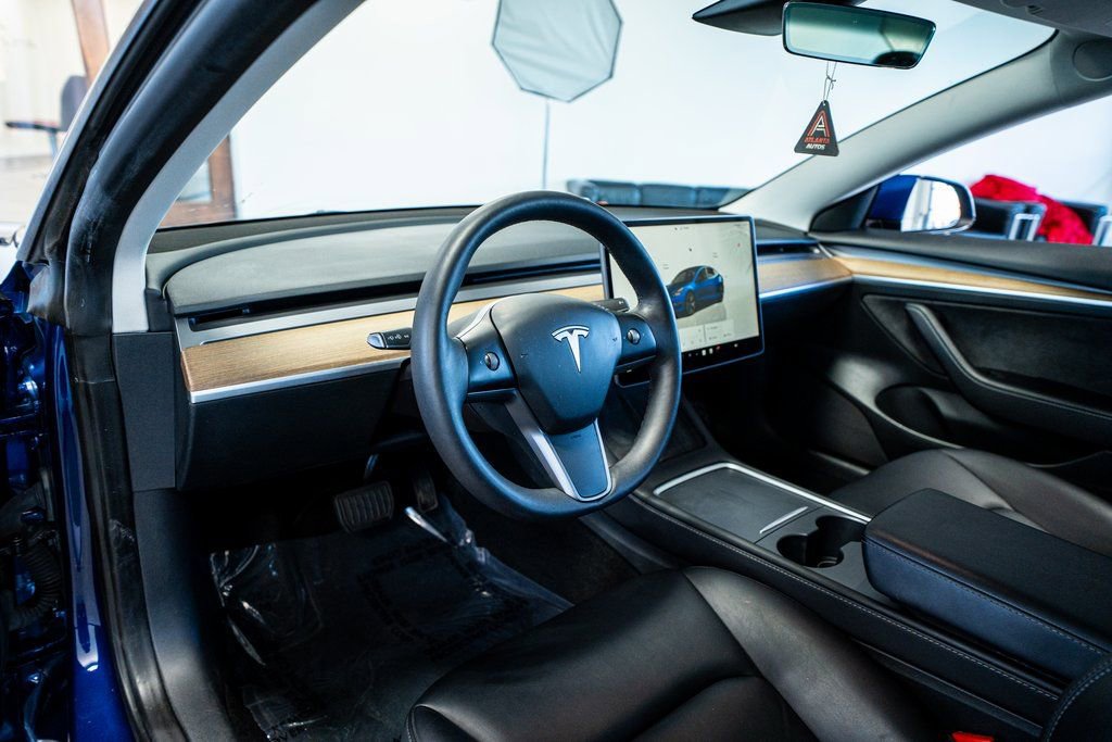 Used 2023 Tesla Model 3 Standard Range image 32