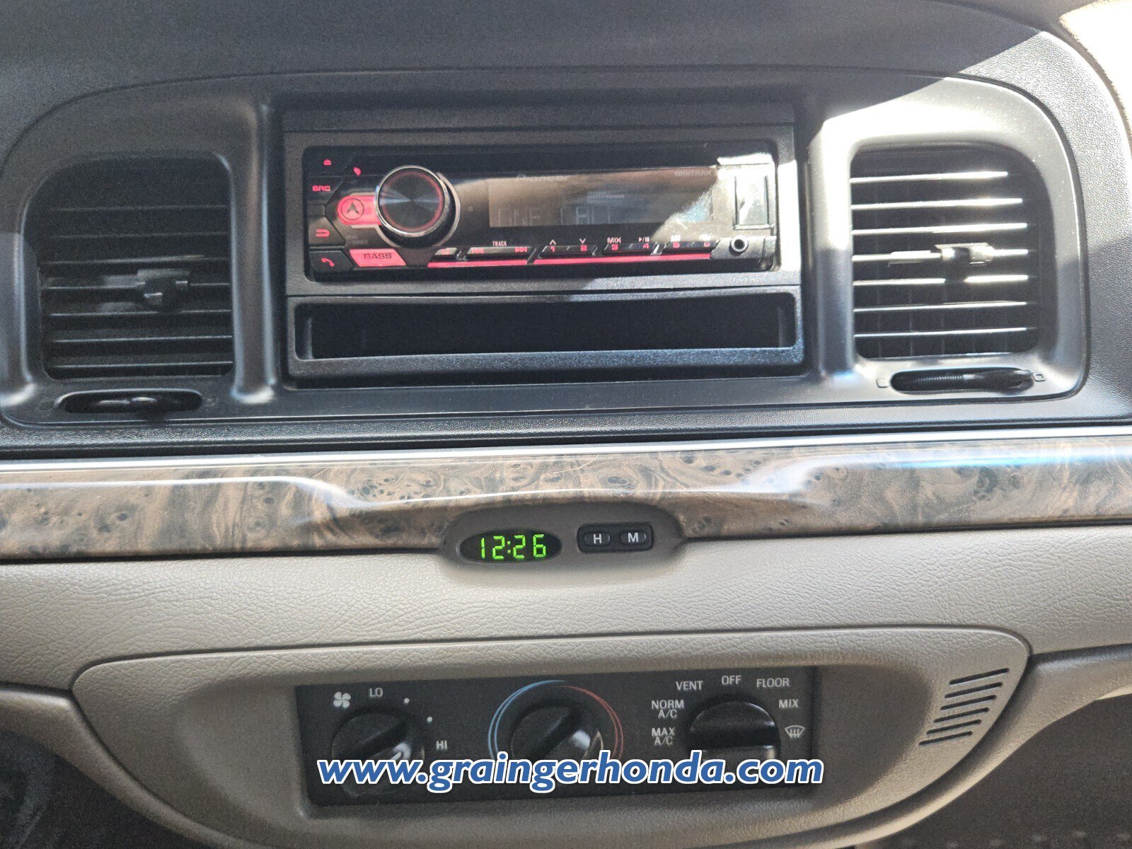 Used 2000 Ford Crown Victoria RWD image 15