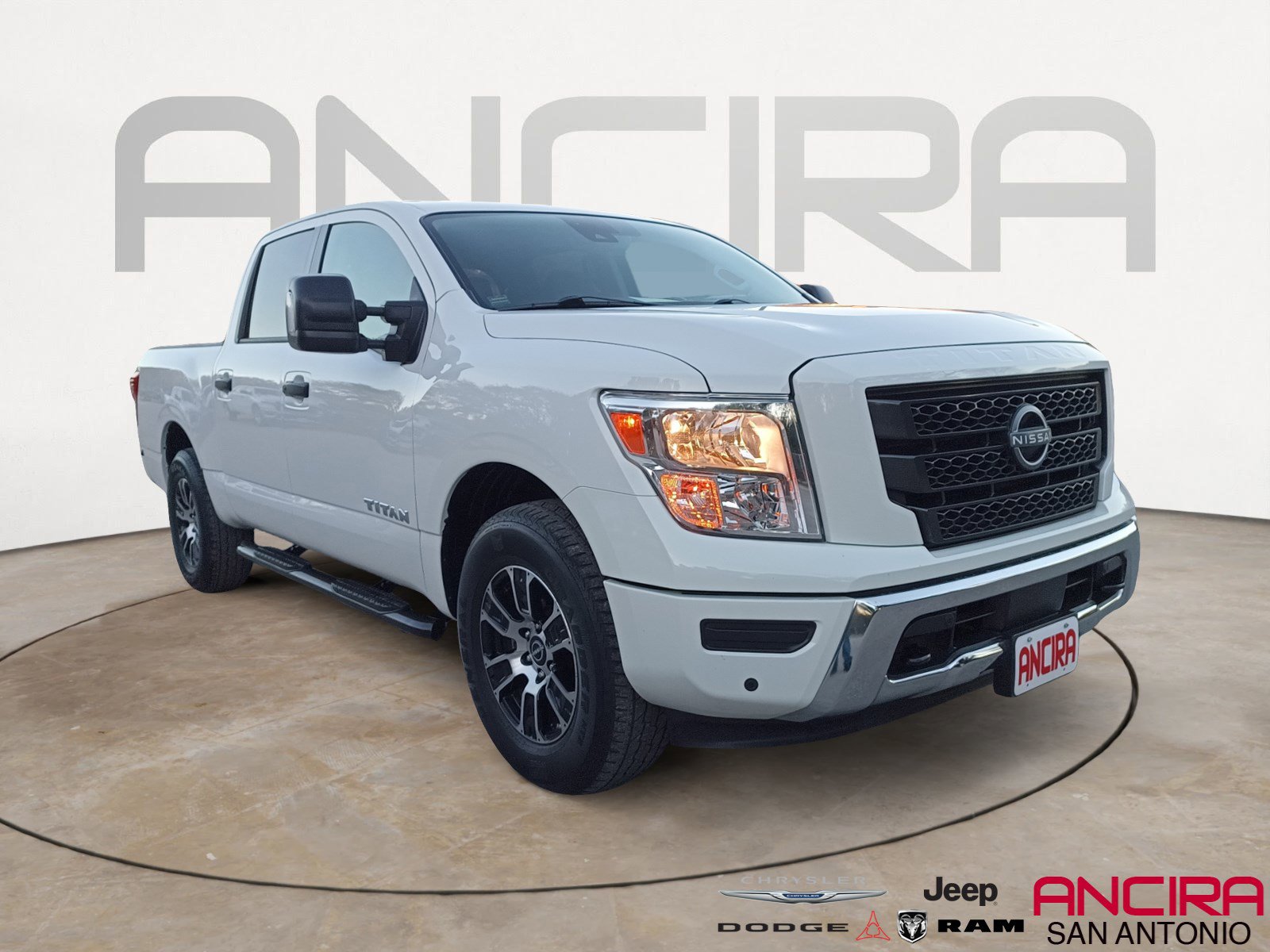 Used 2023 Nissan Titan SV w/ SV Convenience Package image 1