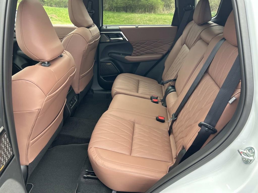 New 2026 Mitsubishi Outlander SEL image 19