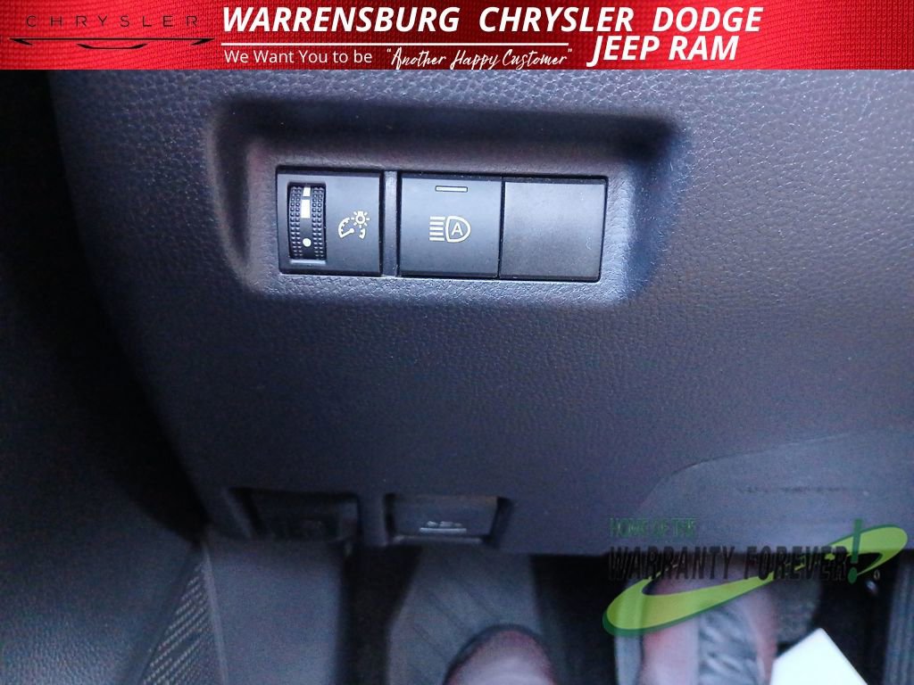 Used 2025 Toyota RAV4 XLE image 32