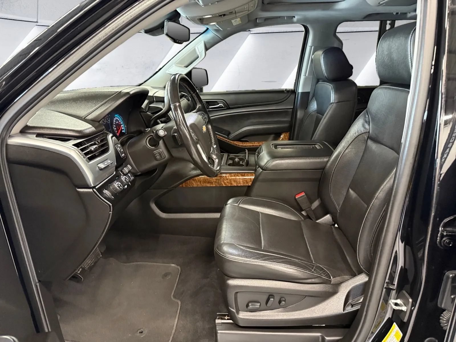 Used 2020 Chevrolet Suburban Premier AWD/4WD image 16