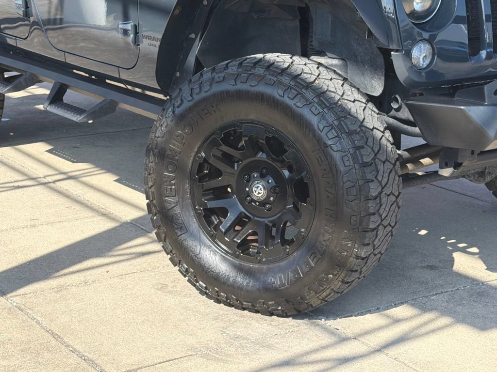 Used 2016 Jeep Wrangler Unlimited Rubicon w/ Connectivity Group AWD/4WD image 10