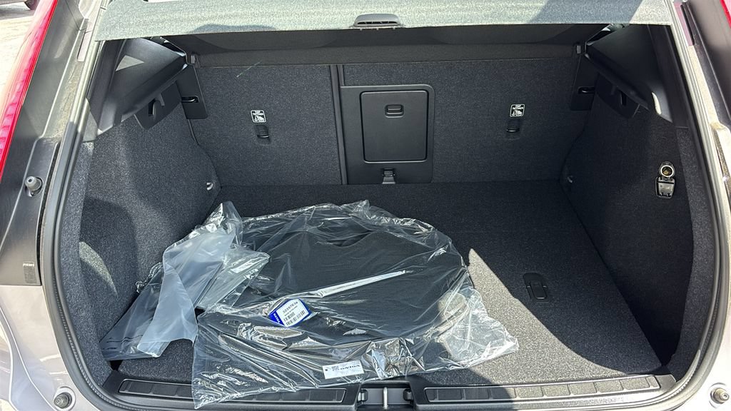 New 2026 Volvo XC40 B5 Plus w/ Climate Package AWD/4WD image 31