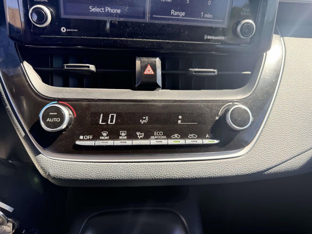 Used 2022 Toyota Corolla LE image 21