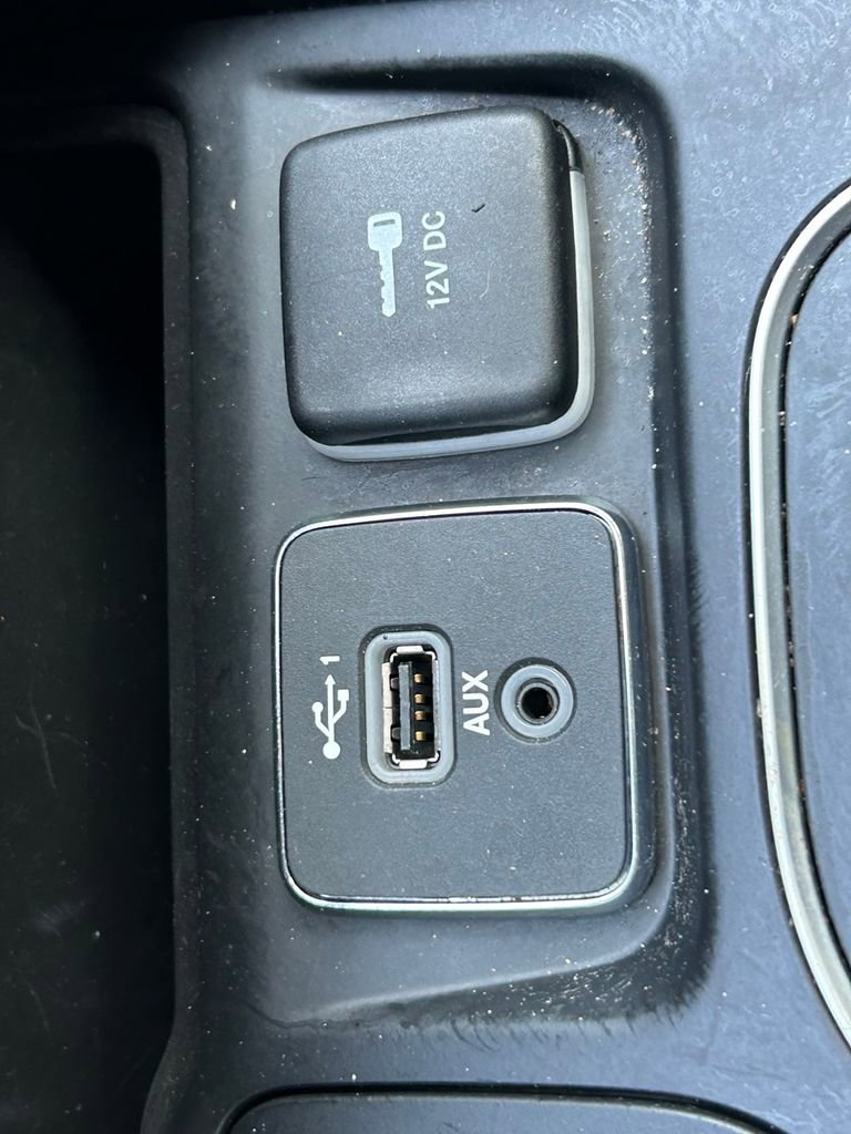 Used 2021 Jeep Cherokee Latitude Lux FWD image 27