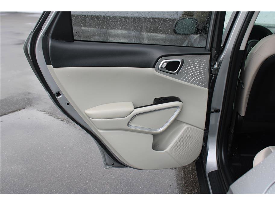 Used 2022 Kia Soul LX image 11