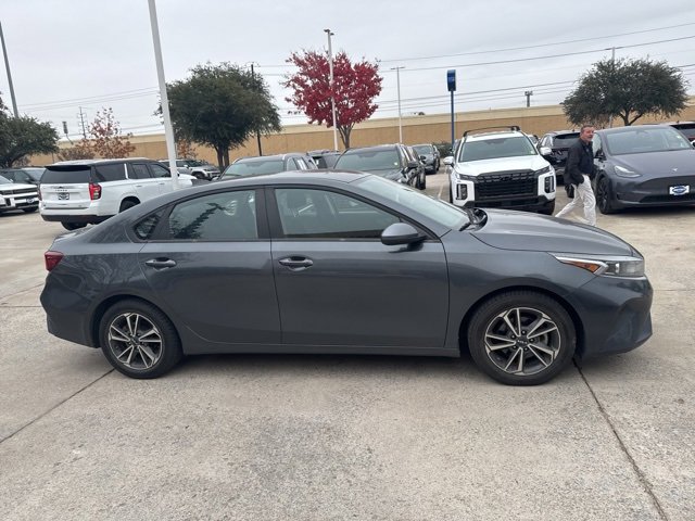 Certified 2022 Kia Forte LXS image 3
