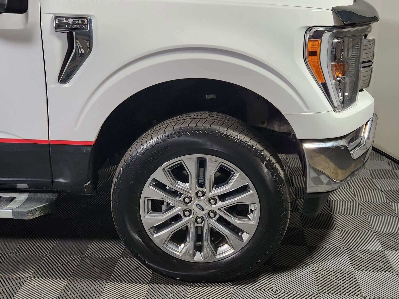 Used 2022 Ford F150 Lariat w/ Equipment Group 501A Mid image 13