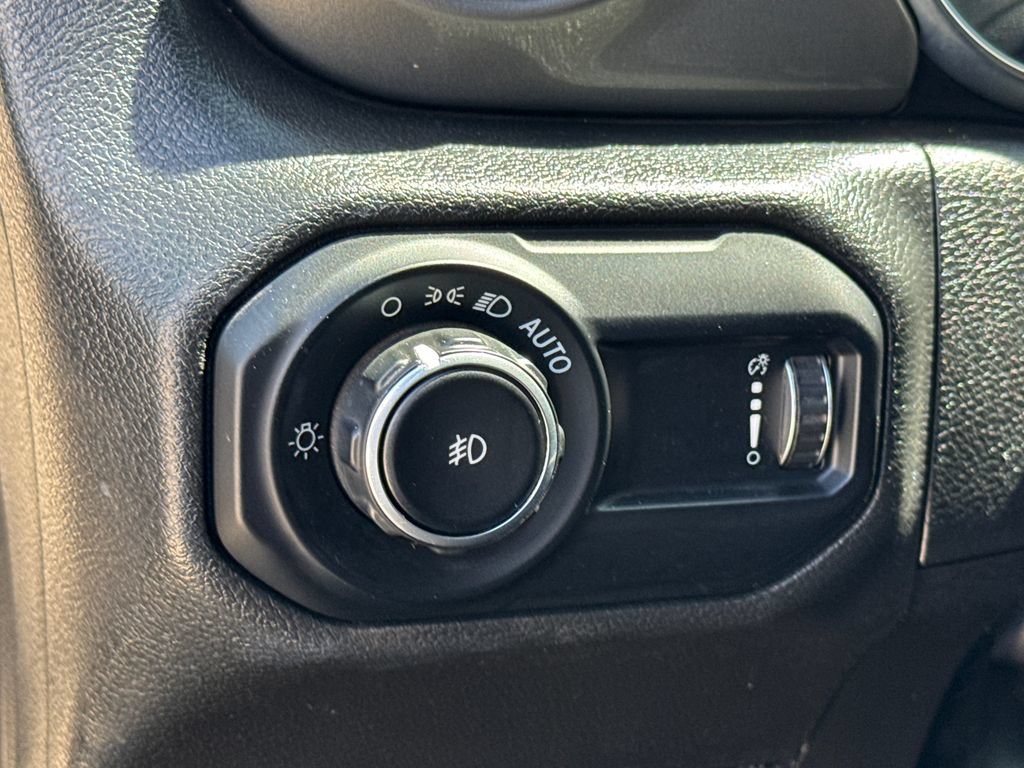 Used 2023 Jeep Wrangler Unlimited Sahara w/ Cold Weather Group AWD/4WD image 25