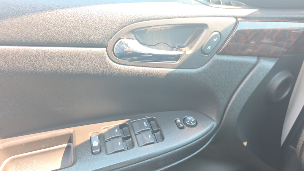 Used 2014 Chevrolet Impala LTZ FWD image 11