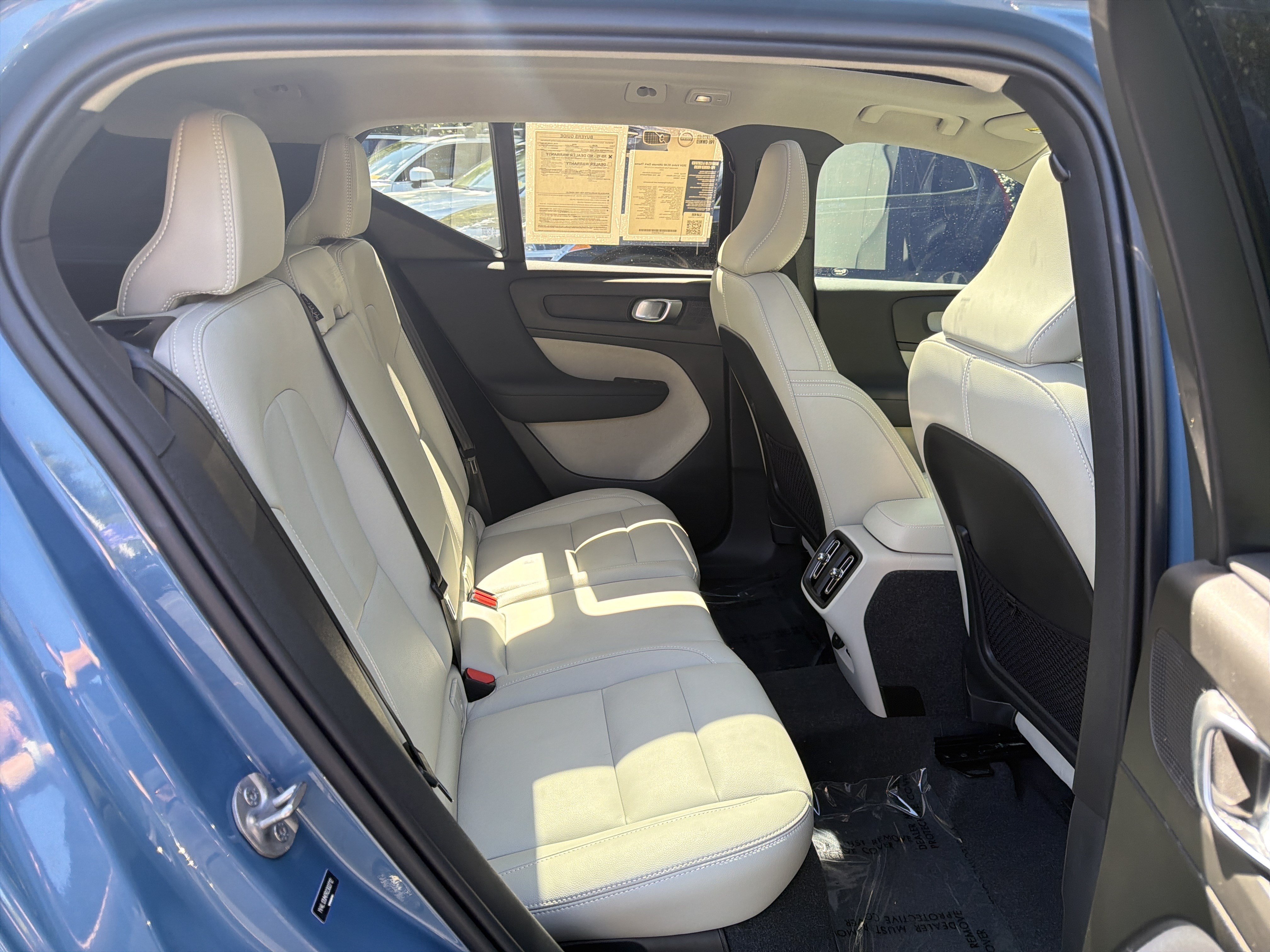 Certified 2024 Volvo XC40 B5 Ultimate w/ Protection Package Premier AWD/4WD image 33