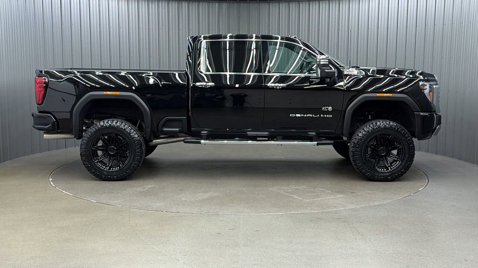 Used 2025 GMC Sierra 3500 Denali w/ Denali Reserve Package image 6