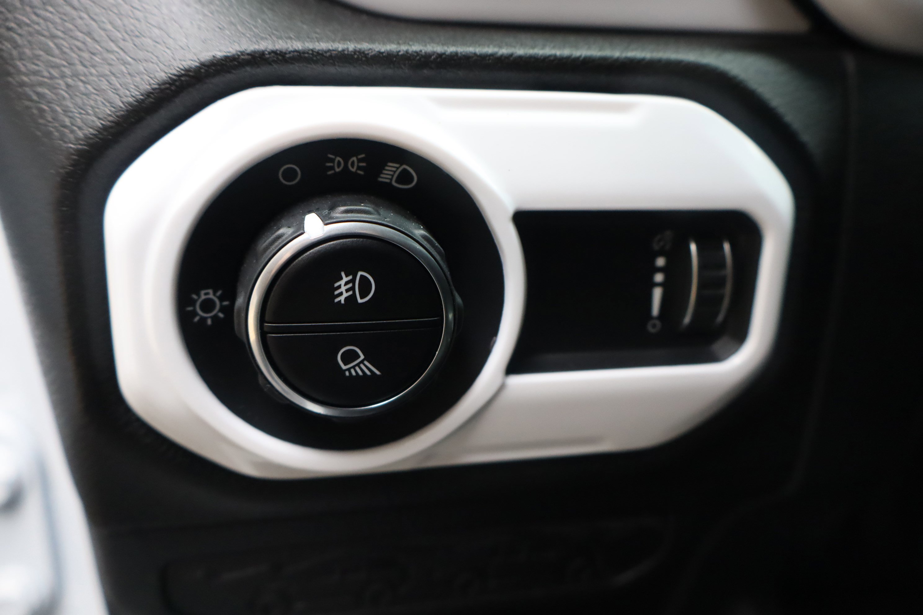 Used 2025 Jeep Gladiator Sport image 19