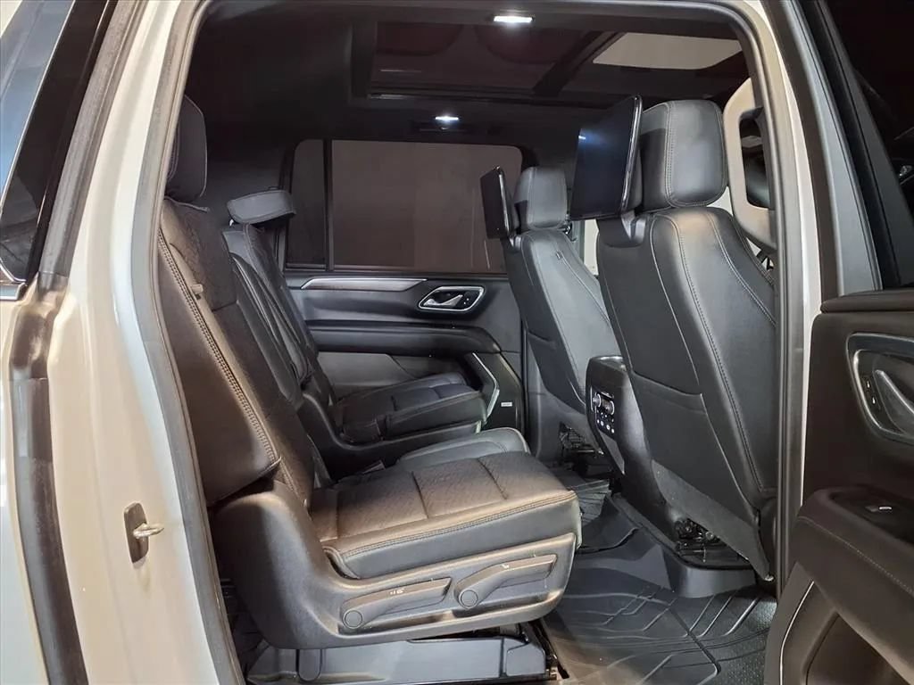 Used 2021 Chevrolet Suburban High Country AWD/4WD image 12