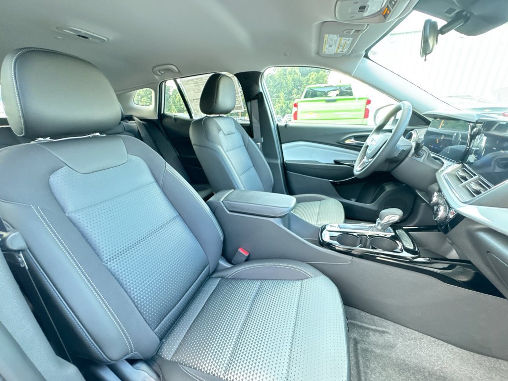 New 2026 Chevrolet Trax LT w/ LT Convenience Package FWD image 31