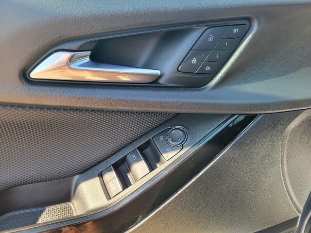 Used 2025 Chevrolet Equinox RS w/ Convenience Package III FWD image 16