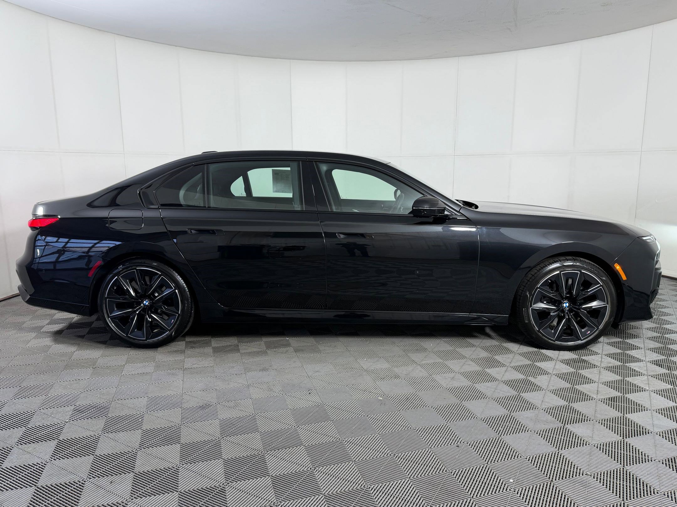 Used 2024 BMW 760i xDrive 760i xDrive image 8