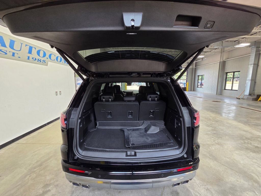 Used 2026 GMC Acadia Denali w/ LPO, Floor Liner Package AWD/4WD image 10