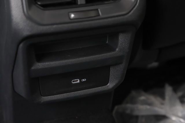 Used 2025 Volkswagen Taos SE w/ Black Wheel Package image 14