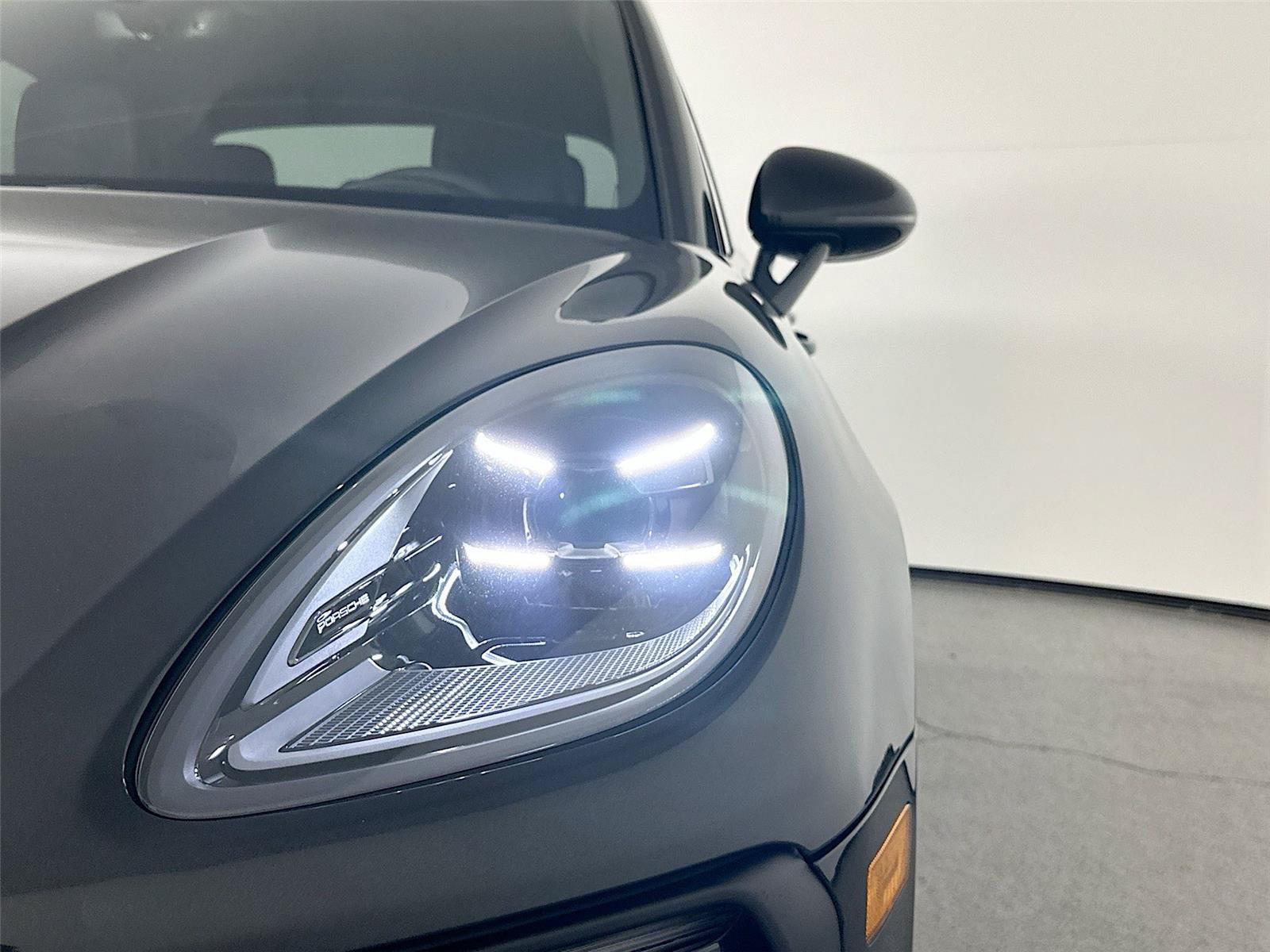 Certified 2026 Porsche Macan Turbo AWD/4WD image 15