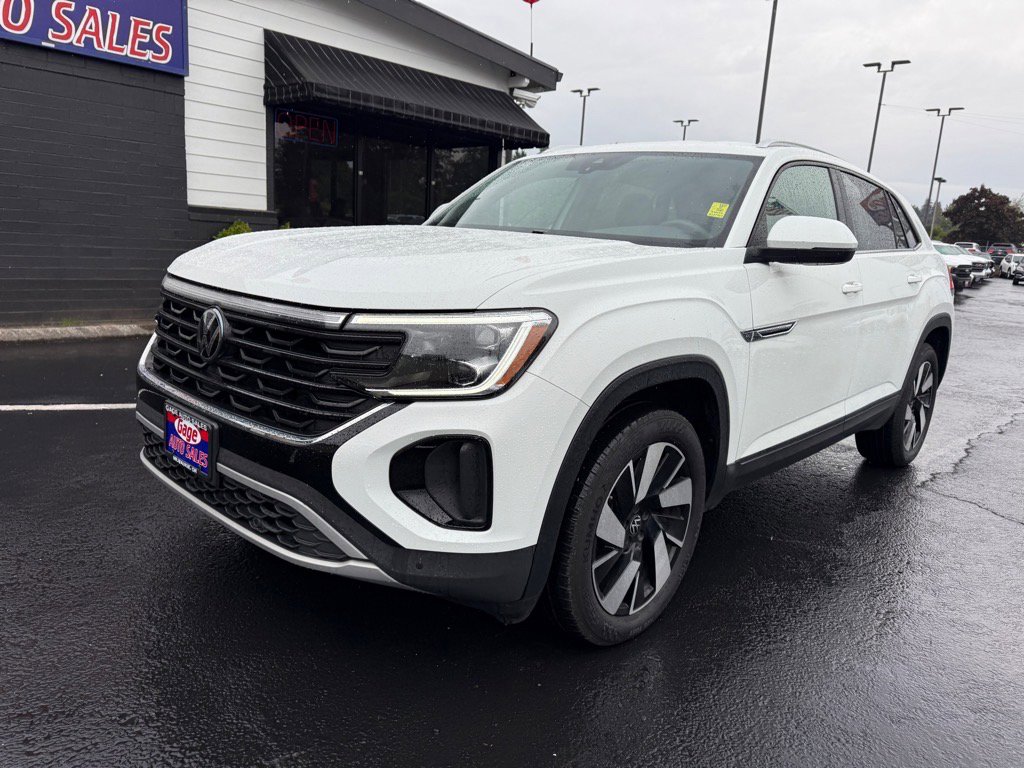 Used 2024 Volkswagen Atlas Cross Sport SE image 2
