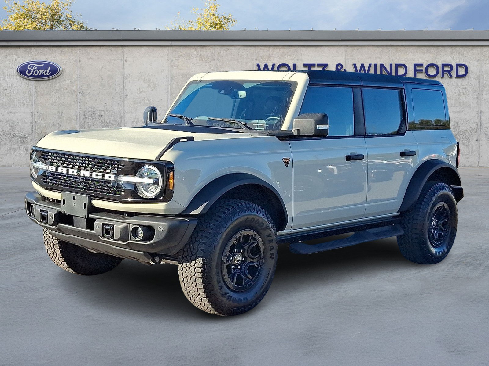 Used 2025 Ford Bronco Badlands AWD/4WD image 3