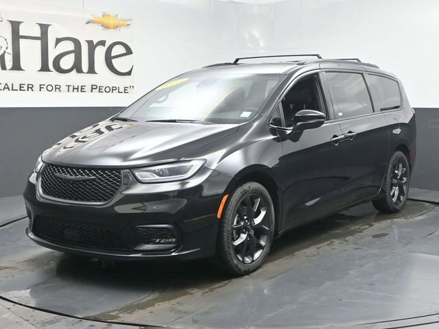Used 2023 Chrysler Pacifica Touring-L w/ S Appearance Package FWD image 34