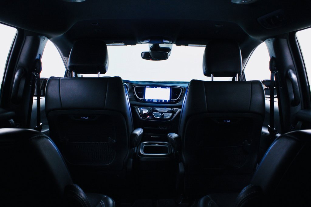 Used 2025 Chrysler Pacifica Select image 29